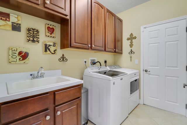 3055 NW Stoney Creek Avenue, Jensen Beach, FL 34957