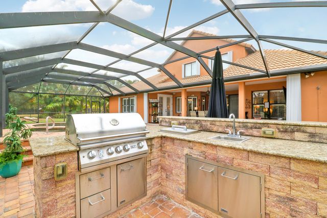 3055 NW Stoney Creek Avenue, Jensen Beach, FL 34957