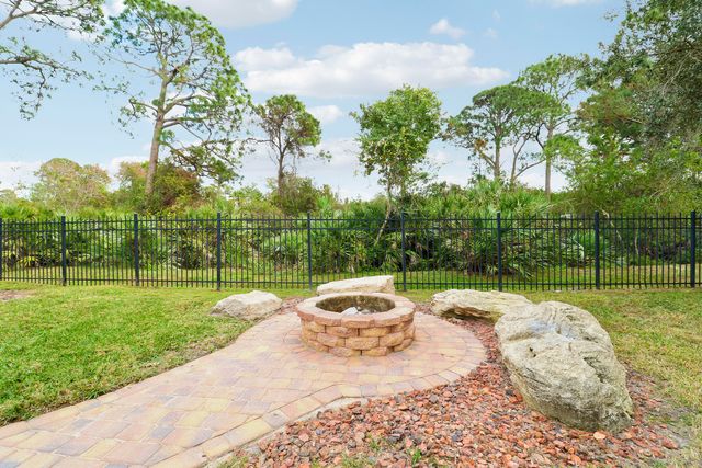 3055 NW Stoney Creek Avenue, Jensen Beach, FL 34957