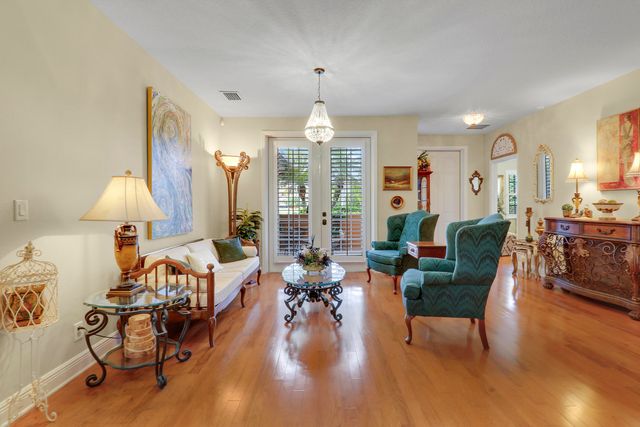 3055 NW Stoney Creek Avenue, Jensen Beach, FL 34957