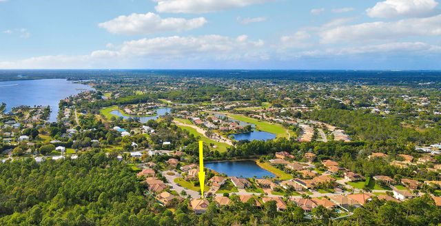 3055 NW Stoney Creek Avenue, Jensen Beach, FL 34957