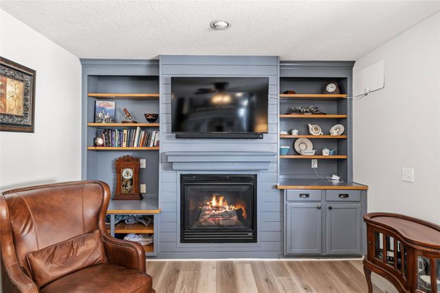 2501 E Luster Lane, Des Moines, IA 50320