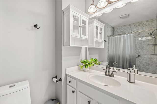 2501 E Luster Lane, Des Moines, IA 50320