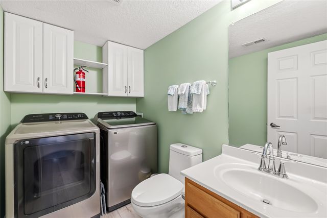 2501 E Luster Lane, Des Moines, IA 50320