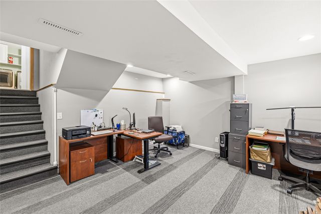 2501 E Luster Lane, Des Moines, IA 50320