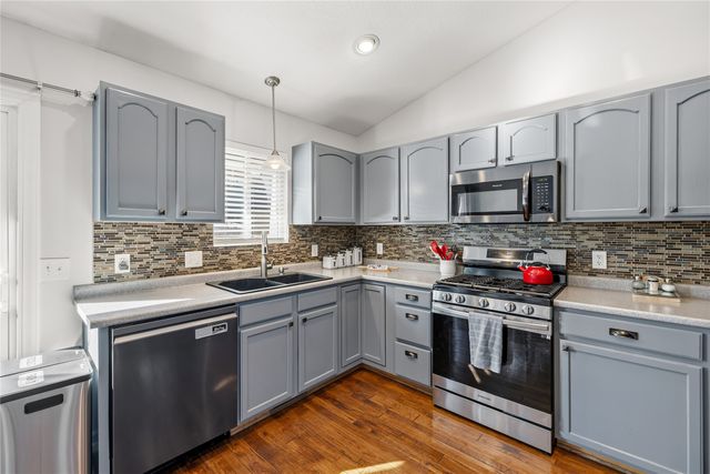 2501 E Luster Lane, Des Moines, IA 50320