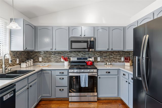 2501 E Luster Lane, Des Moines, IA 50320