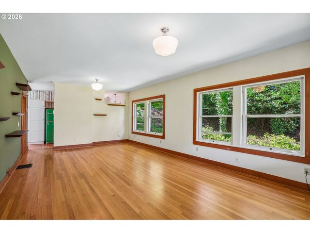 9421 Nw GERMANTOWN Rd, Portland, OR 97231