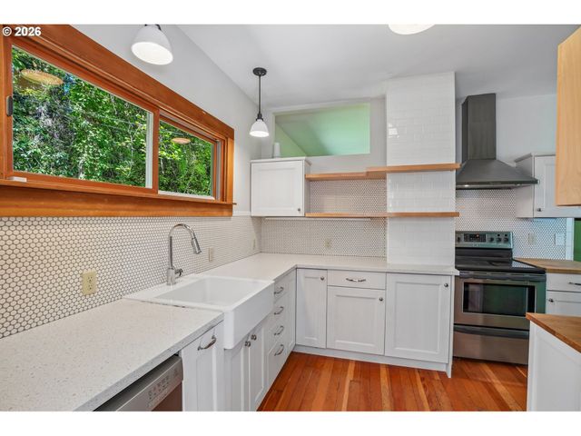 9421 Nw GERMANTOWN Rd, Portland, OR 97231
