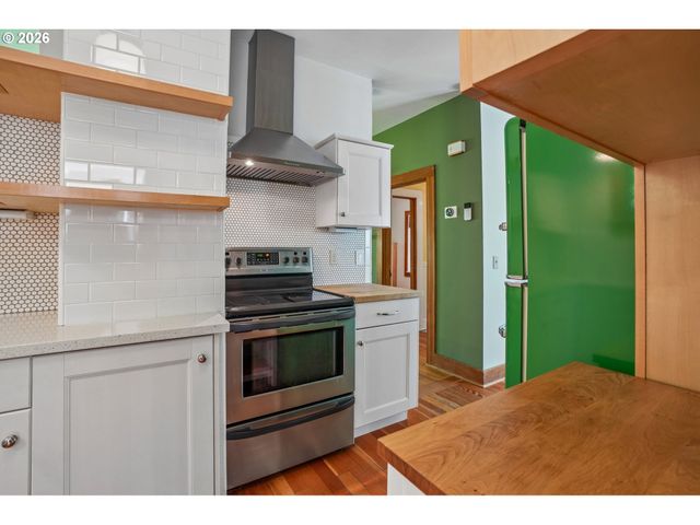9421 Nw GERMANTOWN Rd, Portland, OR 97231