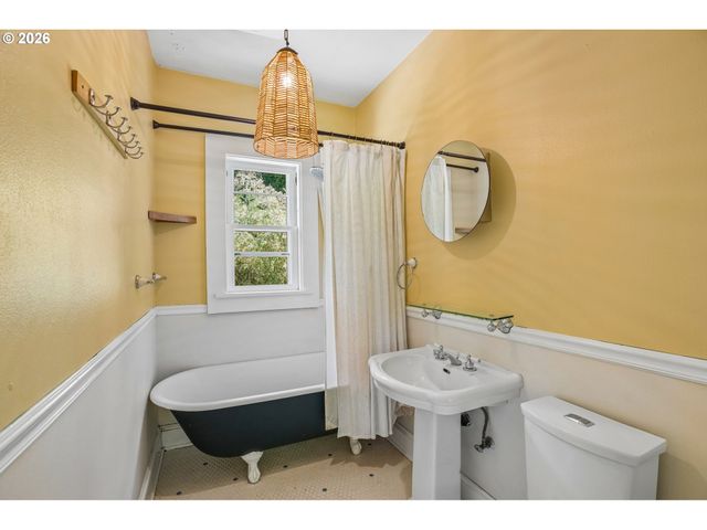 9421 Nw GERMANTOWN Rd, Portland, OR 97231