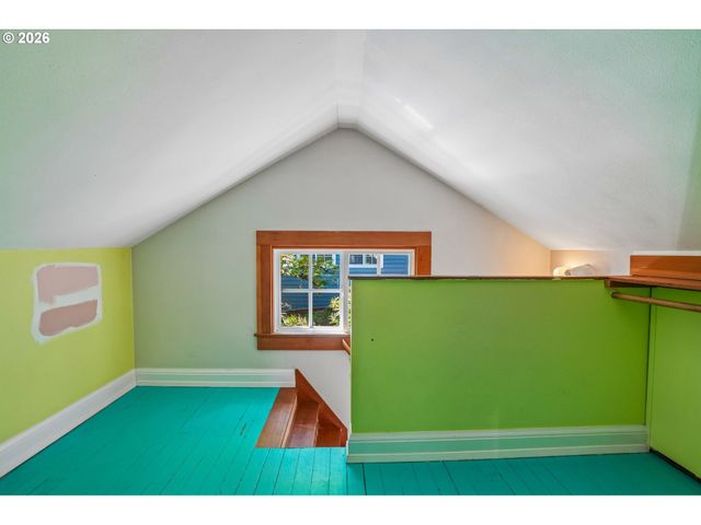 9421 Nw GERMANTOWN Rd, Portland, OR 97231
