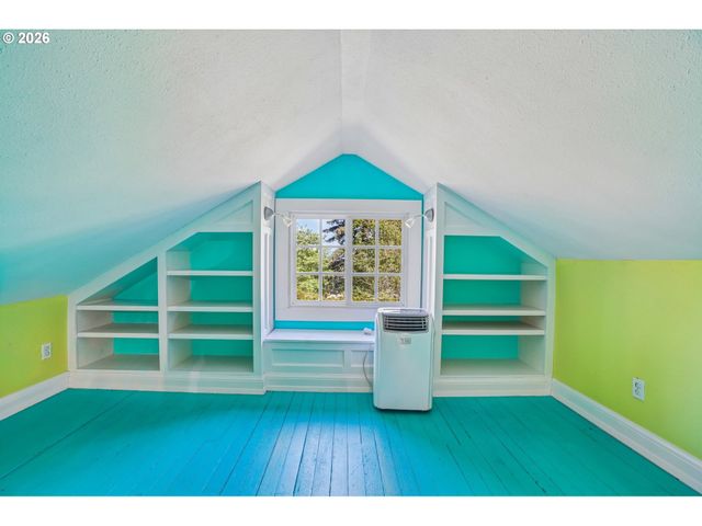 9421 Nw GERMANTOWN Rd, Portland, OR 97231