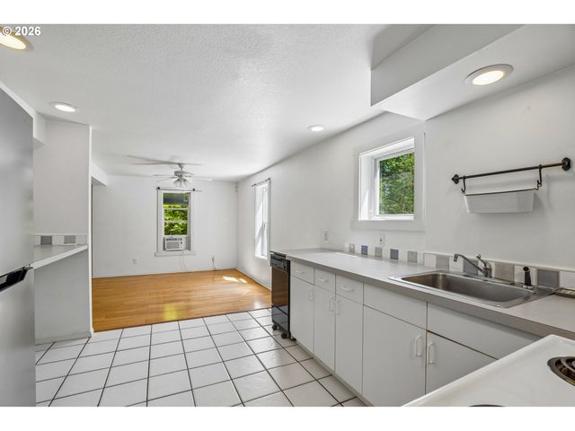 9421 Nw GERMANTOWN Rd, Portland, OR 97231