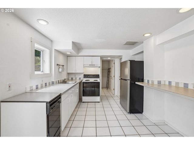 9421 Nw GERMANTOWN Rd, Portland, OR 97231