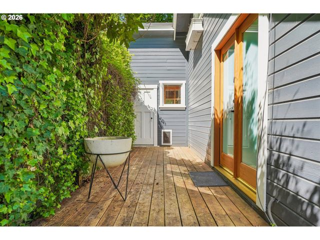 9421 Nw GERMANTOWN Rd, Portland, OR 97231