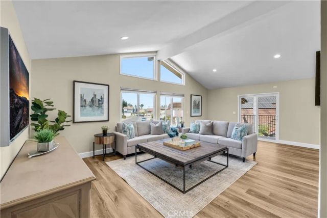 15582 Wild Cherry Cir, Huntington Beach, CA 92647