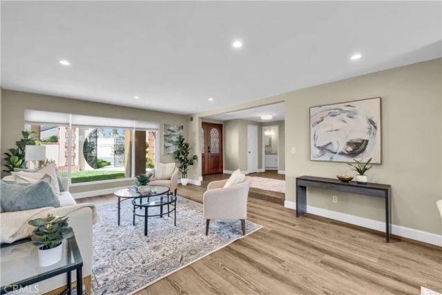 15582 Wild Cherry Cir, Huntington Beach, CA 92647