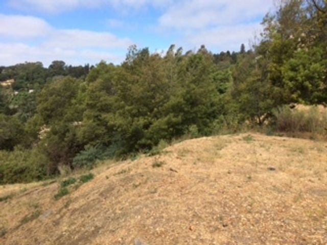 3257 Monterey Blvd., Oakland, CA 94602