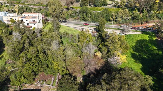 3257 Monterey Blvd., Oakland, CA 94602