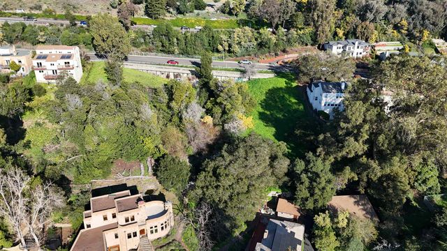 3257 Monterey Blvd., Oakland, CA 94602