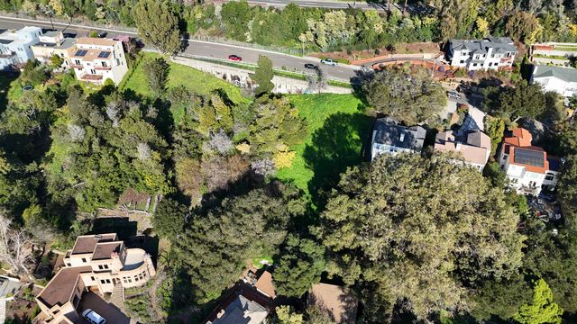 3257 Monterey Blvd., Oakland, CA 94602