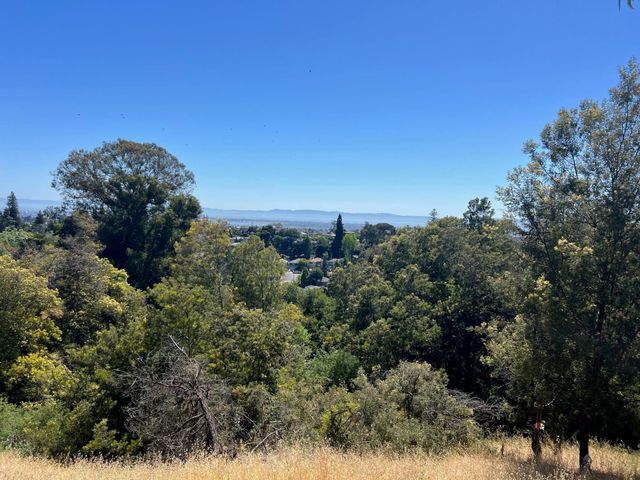 3257 Monterey Blvd., Oakland, CA 94602