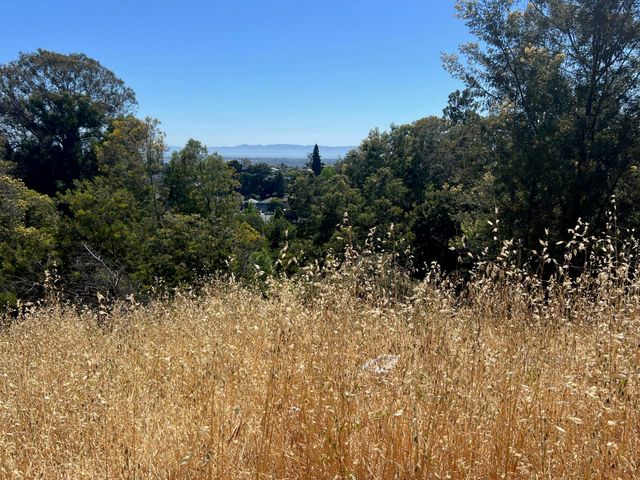 3257 Monterey Blvd., Oakland, CA 94602