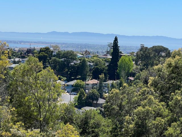 3257 Monterey Blvd., Oakland, CA 94602