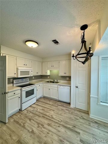 1722 St Charles, Tuscaloosa, AL 35401