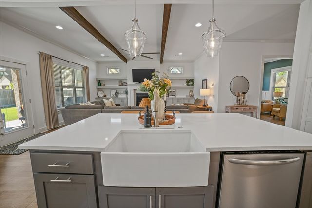 5900 SW Dryden Road, Bentonville, AR 72713