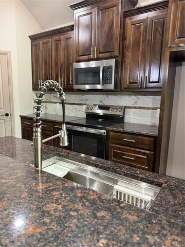 732 Fuller Avenue, Cleburne, TX 76031
