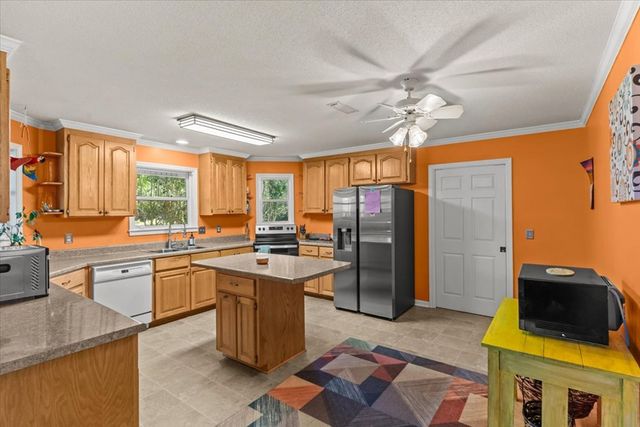 6214 Cottonwood Rd, Dothan, AL 36301