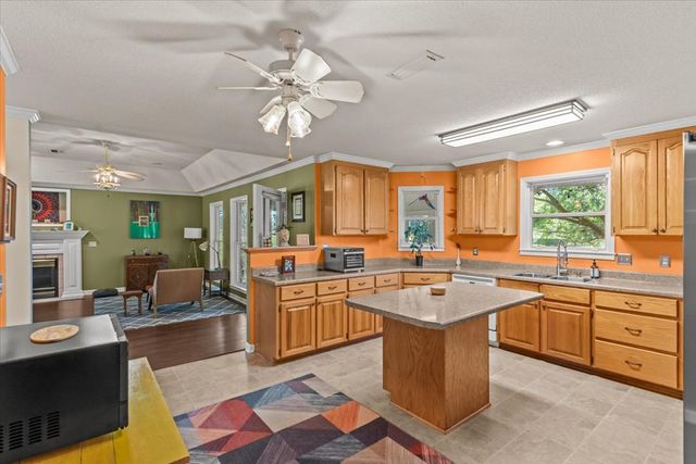 6214 Cottonwood Rd, Dothan, AL 36301