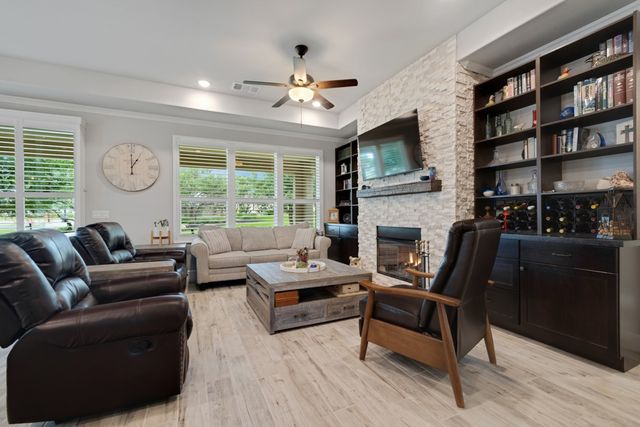 9812 Stonefield Way, Denton, TX 76207