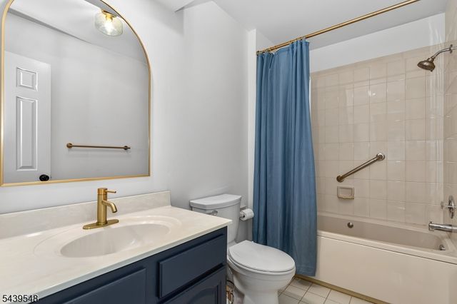 160 Aster Ct, Readington Twp., NJ 08889