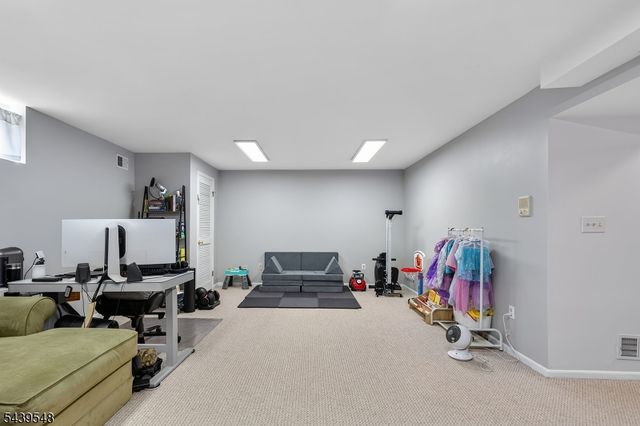 160 Aster Ct, Readington Twp., NJ 08889
