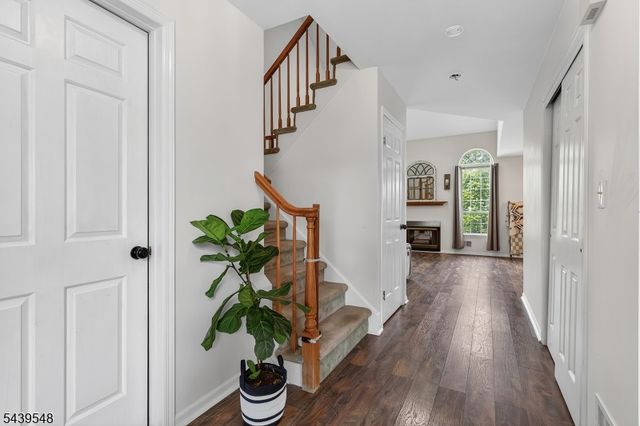 160 Aster Ct, Readington Twp., NJ 08889