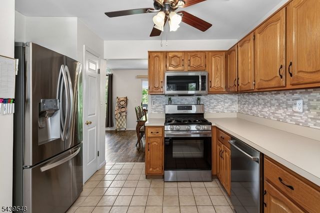 160 Aster Ct, Readington Twp., NJ 08889