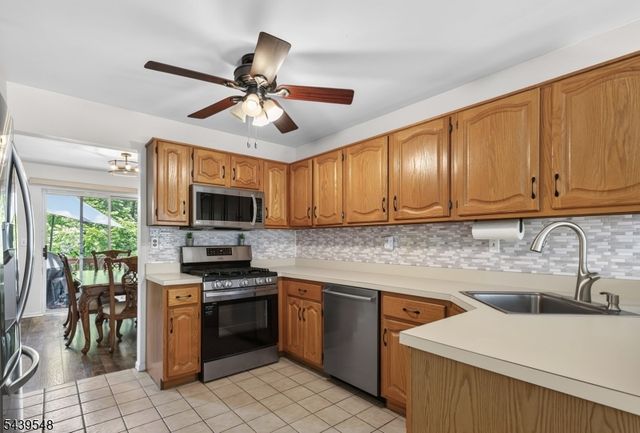 160 Aster Ct, Readington Twp., NJ 08889