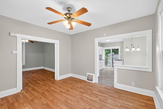 2425 11th Avenue S, Minneapolis, MN 55404