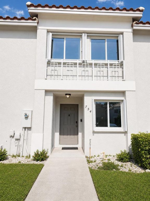 754 NW 208TH Drive 754, Pembroke Pines, FL 33029