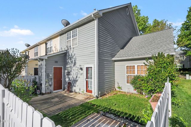 308 Commons Drive, Holly Springs, NC 27540