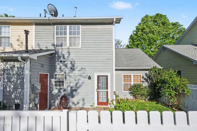 308 Commons Drive, Holly Springs, NC 27540