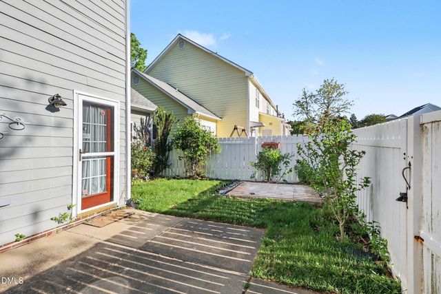 308 Commons Drive, Holly Springs, NC 27540