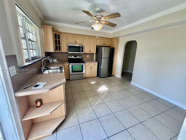 724 Moffett St F, Hallandale Beach, FL 33009