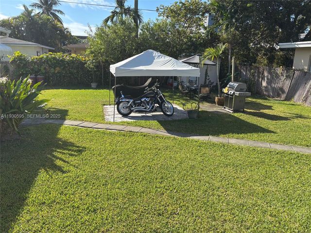 724 Moffett St F, Hallandale Beach, FL 33009