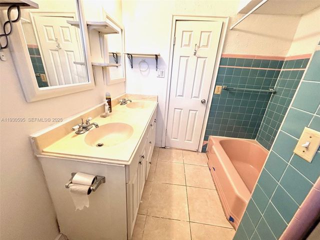 724 Moffett St F, Hallandale Beach, FL 33009