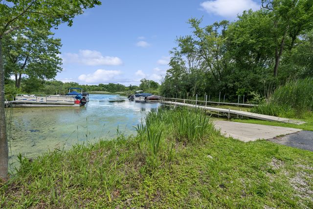 26265 W Prospect Avenue, Antioch, IL 60002