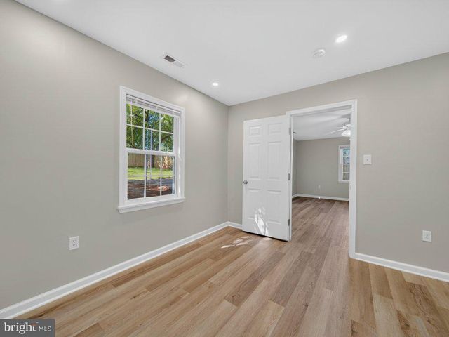 105 SHELDON ST, Manassas Park, VA 20111